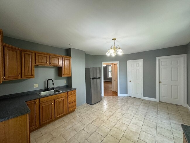 Building Photo - 1 Bedroom First Floor Unit