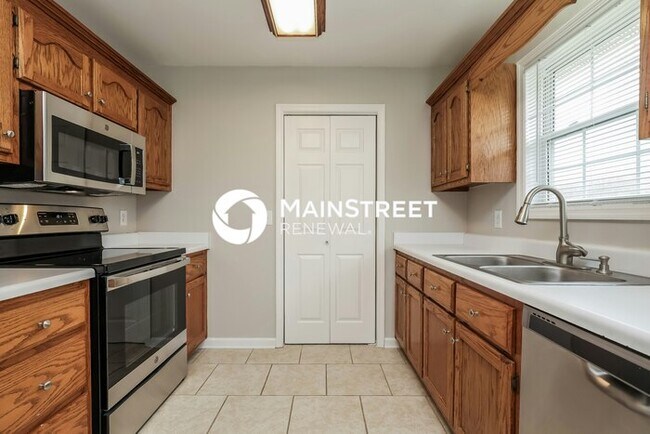 Building Photo - 3 Bedroom Pet-Friendly Home in GOODLETTSVILLE, TN with Main Street Renewal