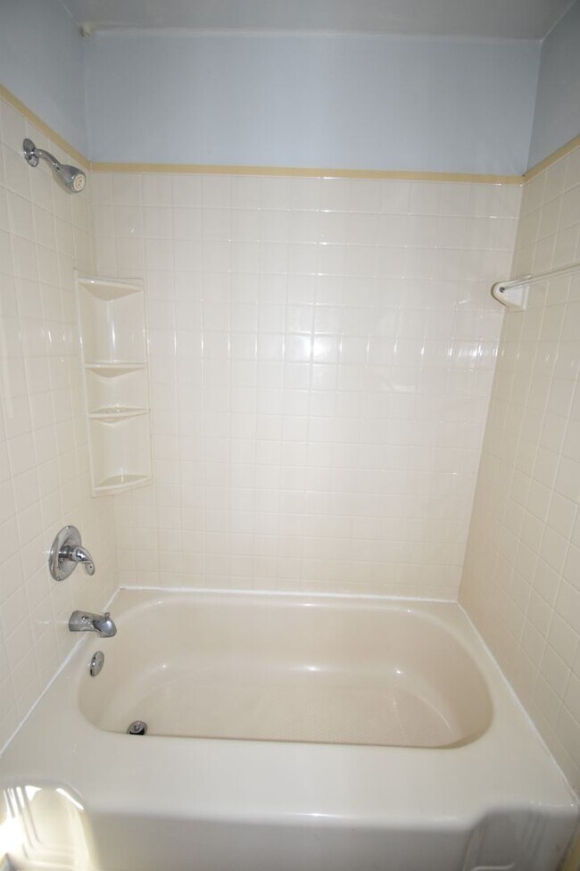 Building Photo - 3 Bedroom Pet Friendly Home For Rent Near ...