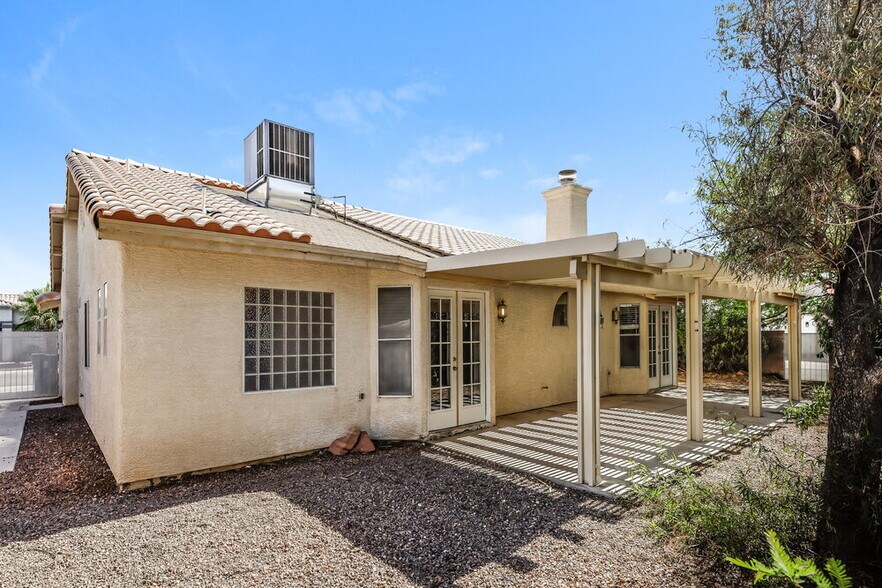 Building Photo - 6409 Rancho Santa Fe Dr