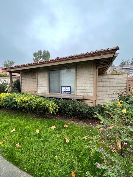 Building Photo - 14 Tangerine