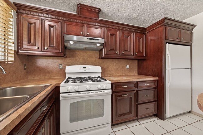Building Photo - 5206 Olana Dr
