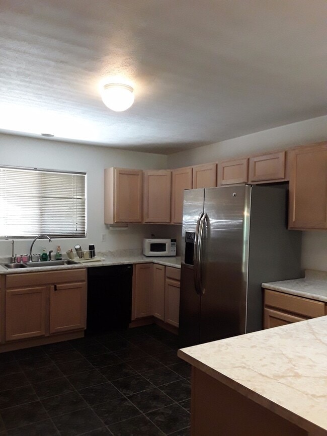 Building Photo - Spacious 3 bedroom 2 bath home in Kula-Ava...
