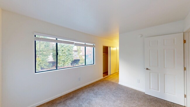 Building Photo - 515 B St