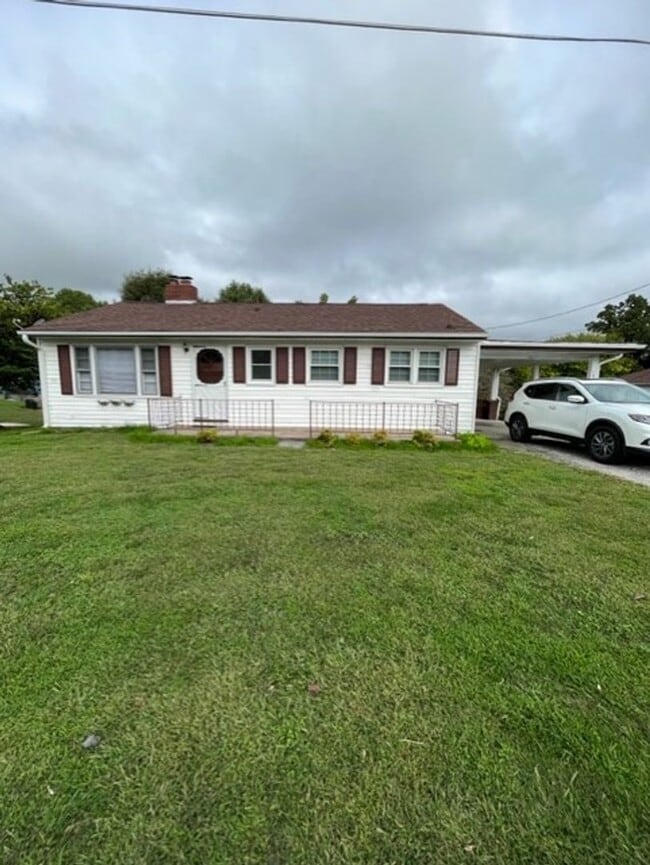 Building Photo - 2 bed 1 Bath Home Mount Airy NC