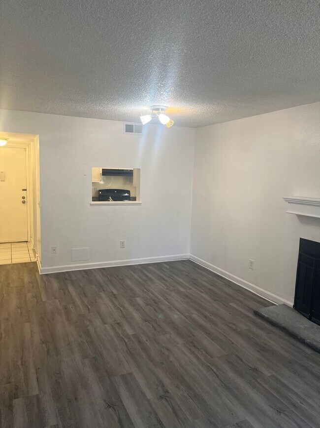 Building Photo - Spacious 1BR Condo - Available Soon