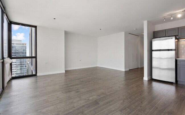 Building Photo - 1122 N Clark St