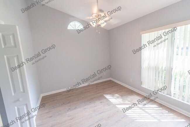 Building Photo - 6661 Wisteria Dr
