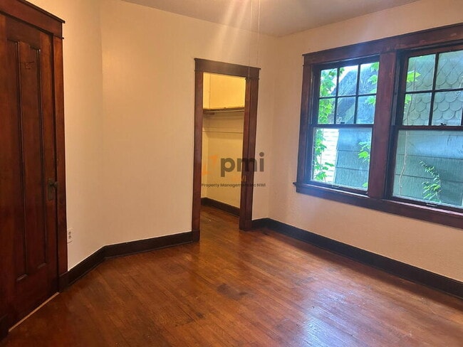 Building Photo - 710 Perry St
