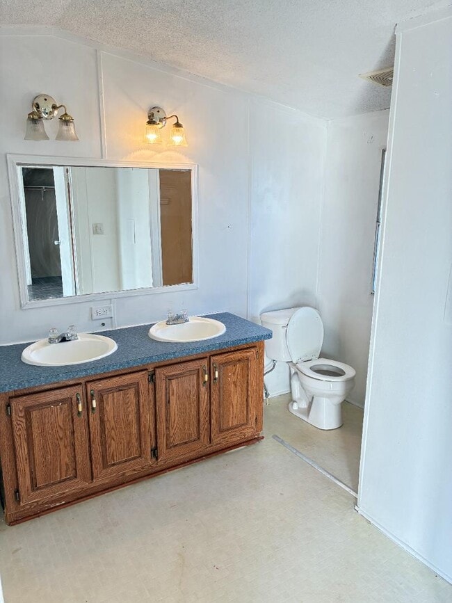 Building Photo - 2316 Wysteria Ln