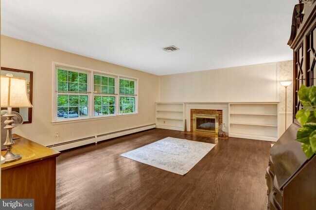 Building Photo - 5315 Summit Dr