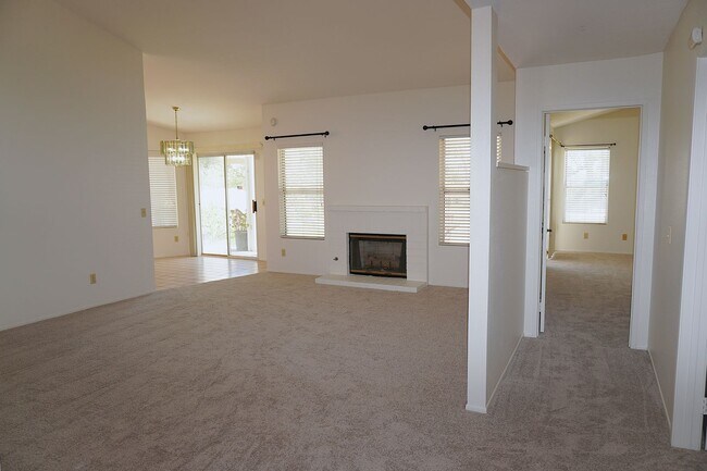 Building Photo - 1366 Fairway Oaks Ave