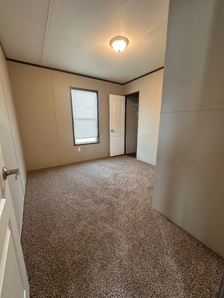 Building Photo - 3200 S Highland Park Dr