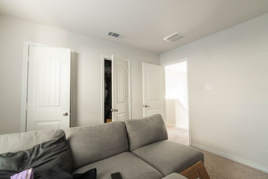 Building Photo - 5533 Topwater Trl