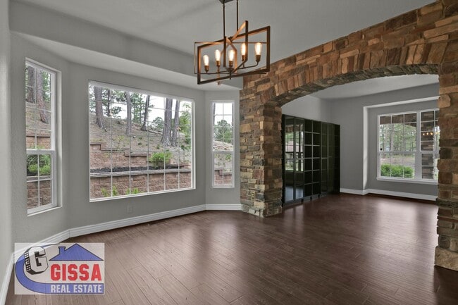 Building Photo - Beautiful home with 7 bedrooms, 5 1/2 bath...