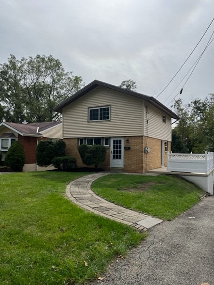 Building Photo - 409 Nike Dr