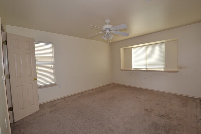 Building Photo - Meador-6912