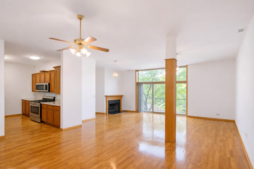 Building Photo - 2340 W Montana St