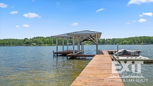Building Photo - Gorgeous Waterfront Property with 4 Bedroo...