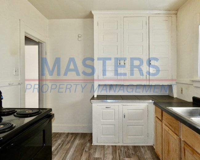 Building Photo - 4113 N Lockwood Ave