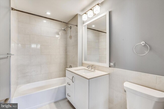 Building Photo - 4915 Hampden Ln