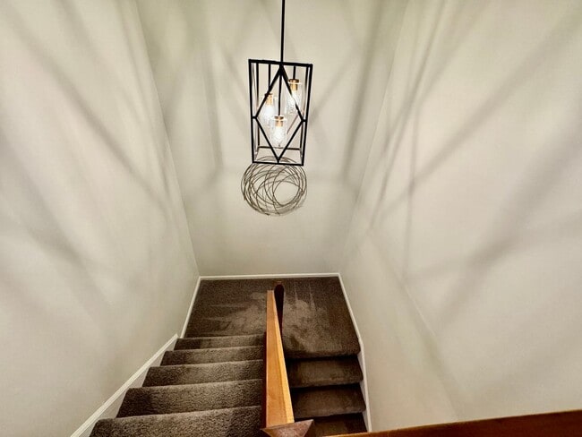 Building Photo - READY 06-11-26!! Fantastic Condo By The Beach! Fenced Patio - All Appliances - Community Pool!