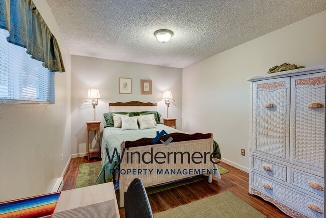 Building Photo - Fully-Furnished Cozy 3 Bedroom Home - Shor...