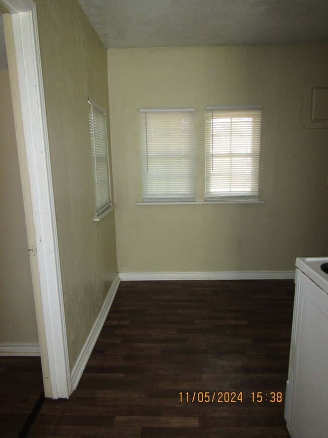 Building Photo - Very nice updated home! Half month rent free($362.50) on the 2nd full month's rent