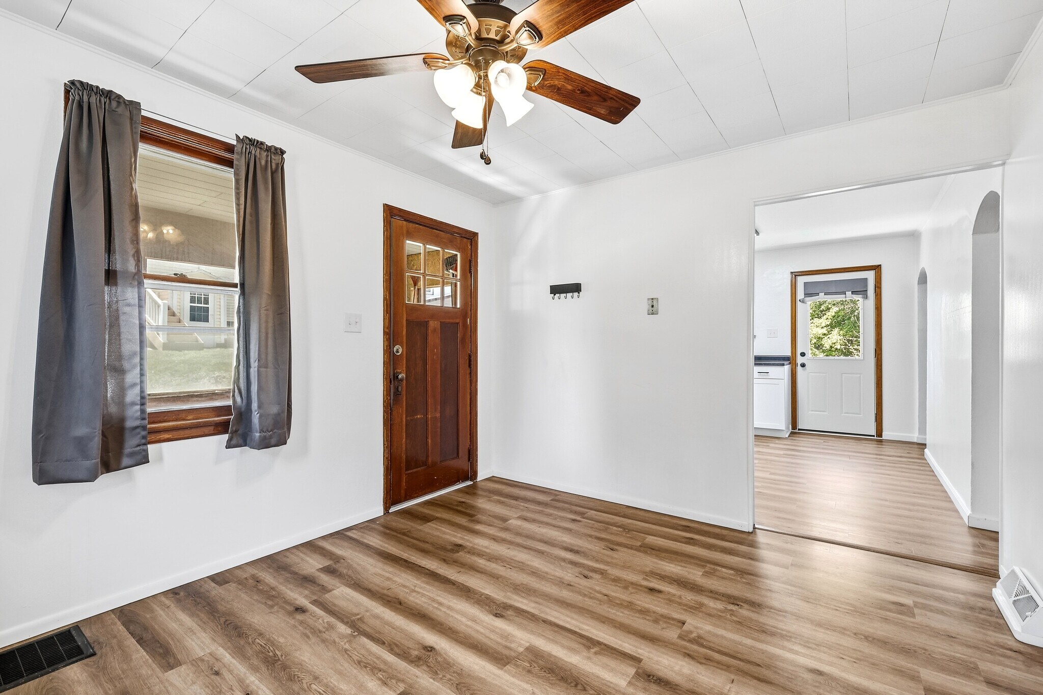 Building Photo - 2615 Van Buren Ave