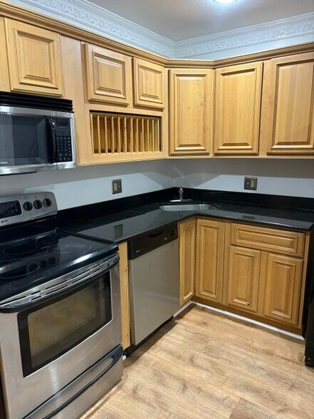 Building Photo - 19 Galveston Pl SW