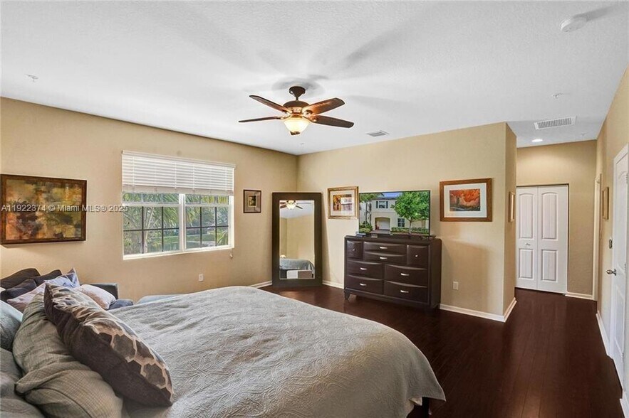 Building Photo - 256 SW 6th Ct