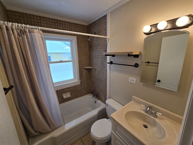 Building Photo - 3818 3rd Ave W