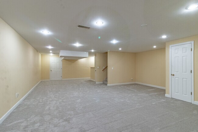 Building Photo - 416 Swallow Ln