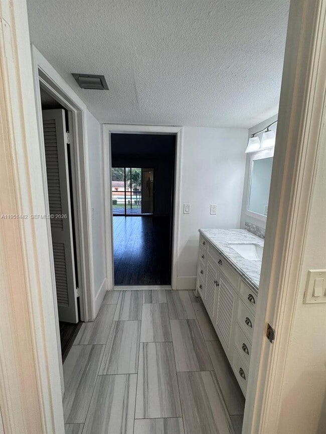 Building Photo - 5917 Vía Vermilya