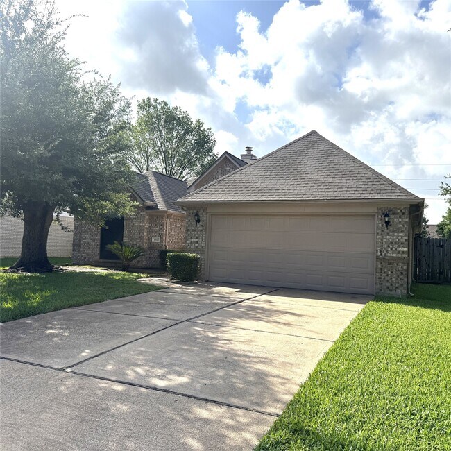 Building Photo - 10023 Hickory Trail Ln