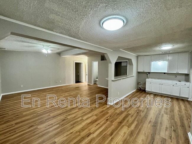 Building Photo - 2906 Birch Park Dr
