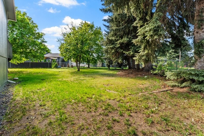 Building Photo - 2715 N Whipple Ct