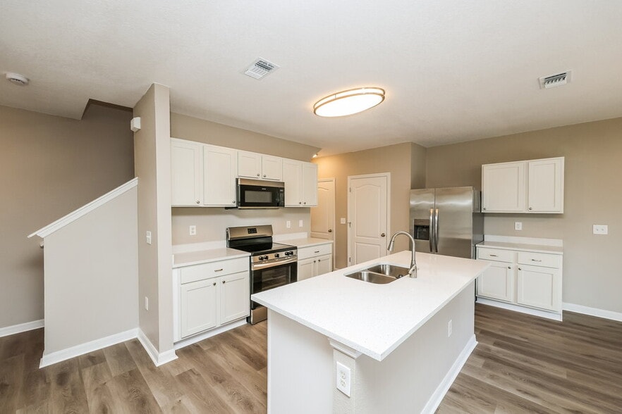 Building Photo - 10430 Whispering Hammock Dr