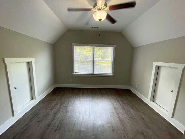 Building Photo - PRE-LEASING FOR AUGUST 9TH,  2026!