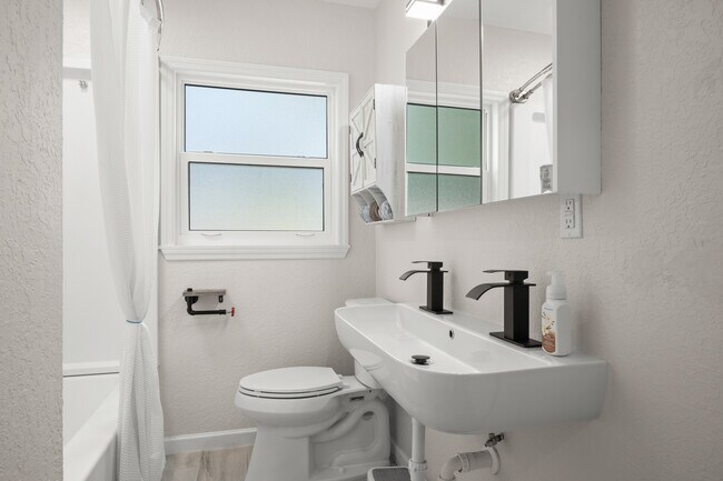 Building Photo - 693 Orange Blossom Dr