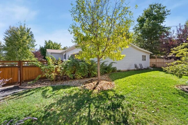 Building Photo - 1001 Ida Dr