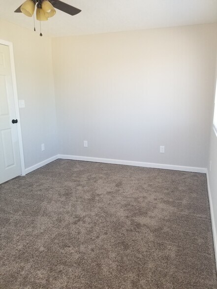 Casita Bedroom - 389 N Donlee Dr