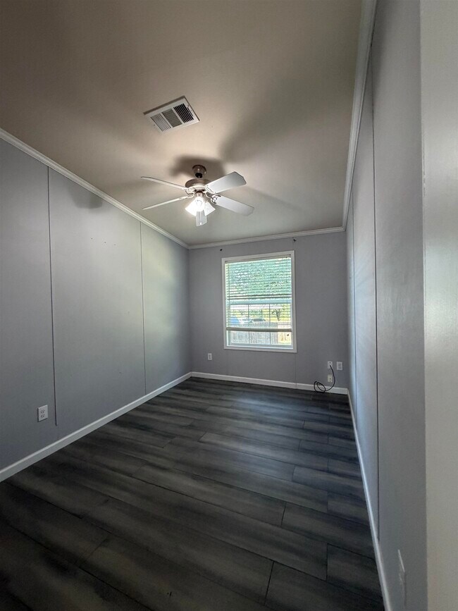 Building Photo - 311 E Castleshoals Dr