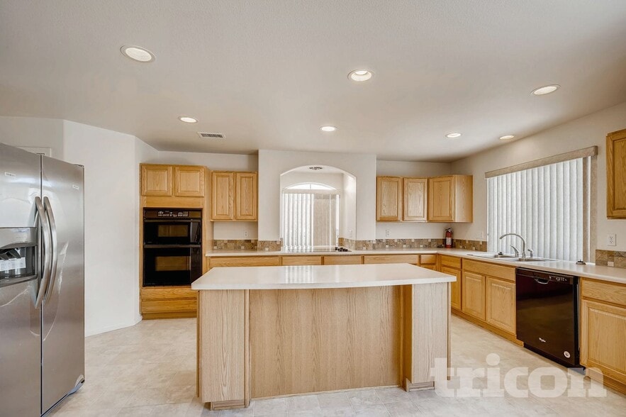 Building Photo - 11858 Idalia St