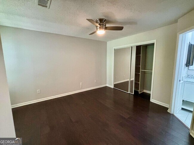 Building Photo - 320 Hawkstone Way