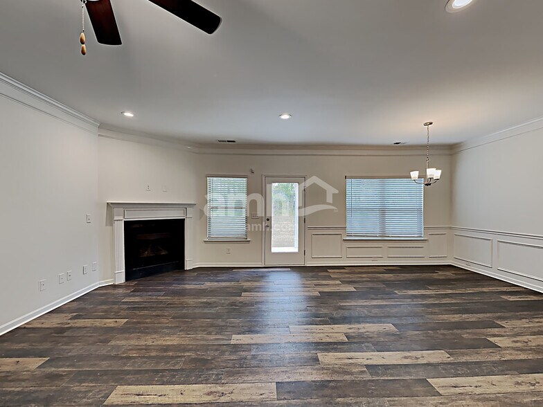 Building Photo - 260 Deodar Ln