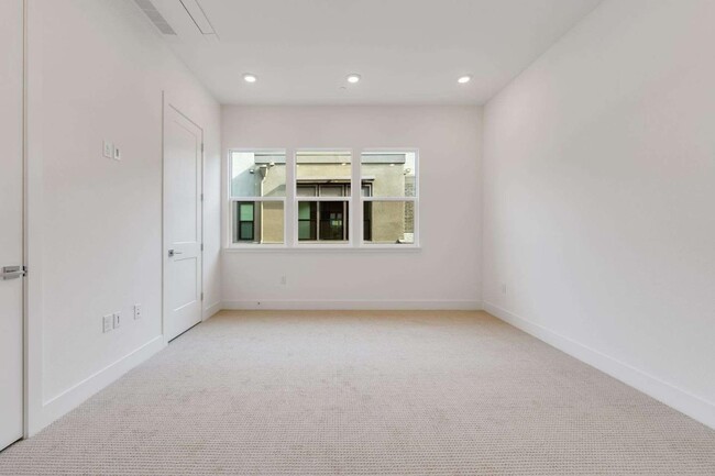 Building Photo - 202 Stone Pine Terrace