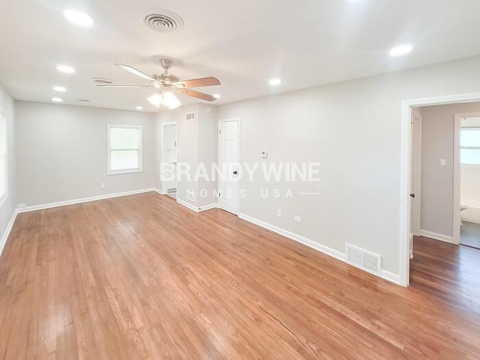 Building Photo - 1822 Dearing Rd