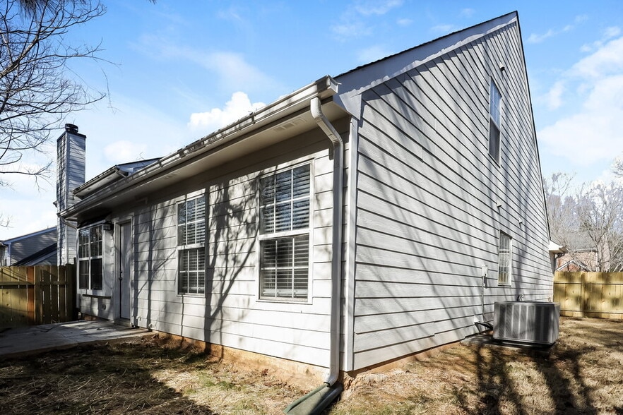 Building Photo - 4423 Ravenwood Dr