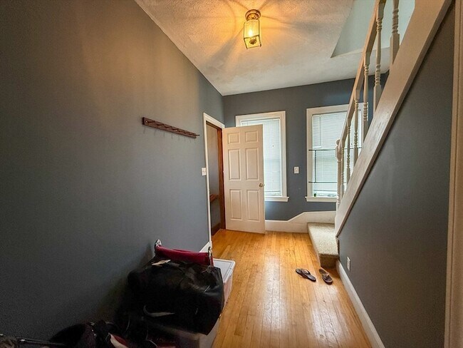 Building Photo - 56 Bowdoin St